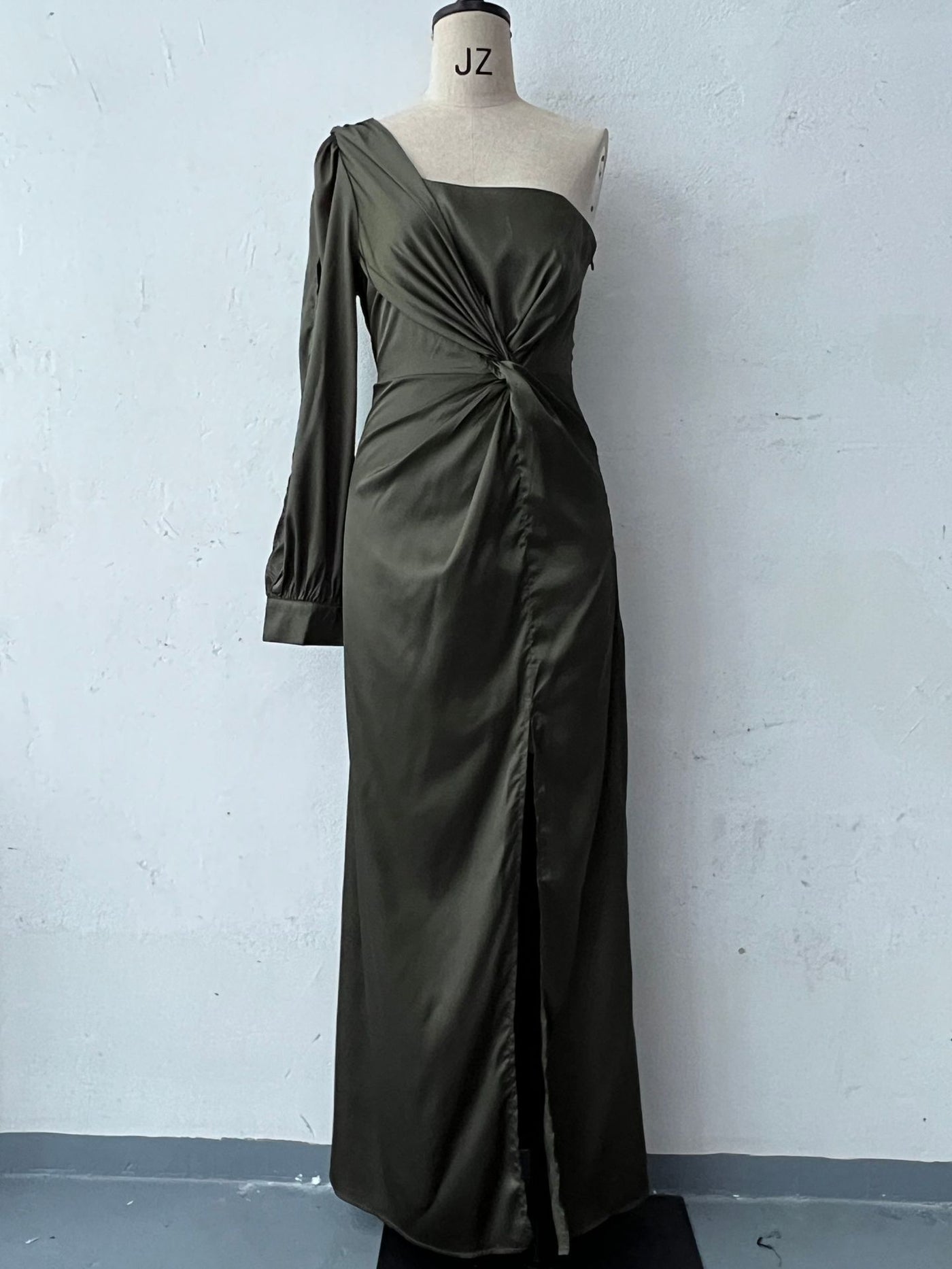 One-Shoulder Split Long Dress – Elegant Socialite Style